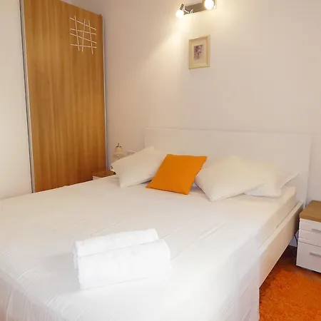 Duce 946a Apartamento